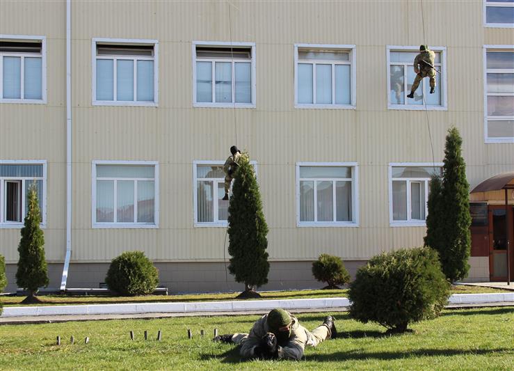К столетию со дня рождения М.Т. Калашникова росгвардейцы Северной Осетии провели день открытых дверей для школьников 