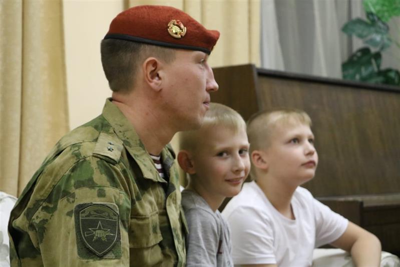Военнослужащие Росгвардии навестили воспитанников Пушкинского социально-реабилитационного центра для несовершеннолетних