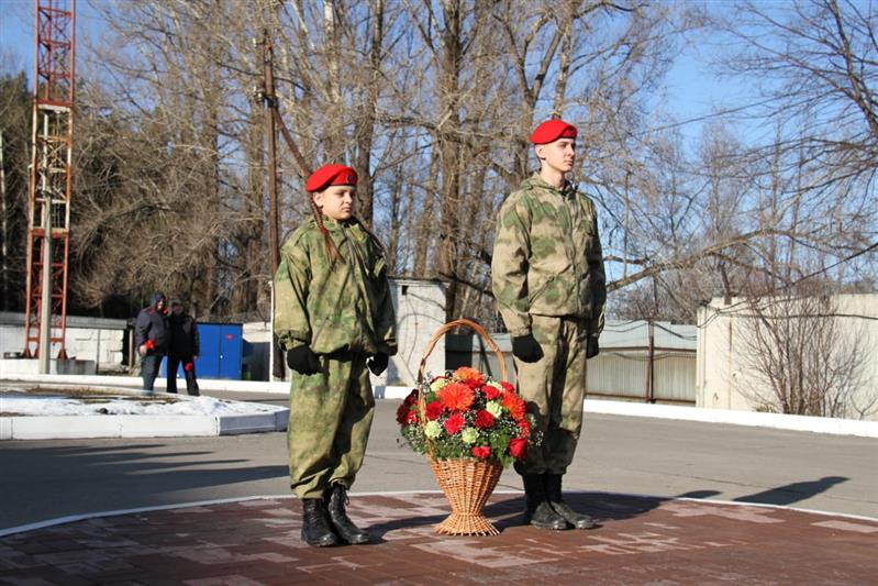 Командующий Сибирским округом Росгвардии и губернатор Кузбасса открыли мемориал погибшим омоновцам