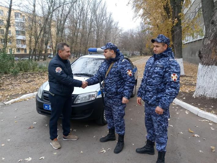 Сотрудники вневедомственной охраны помогли ростовчанину, которому стало плохо с сердцем