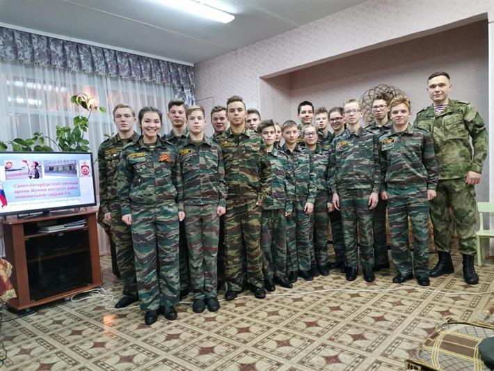 Военнослужащие Росгвардии провели тематическое мероприятие с выпускниками сыктывкарского детского дома 