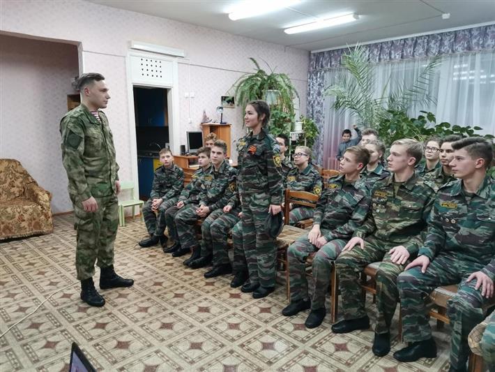 Военнослужащие Росгвардии провели тематическое мероприятие с выпускниками сыктывкарского детского дома 