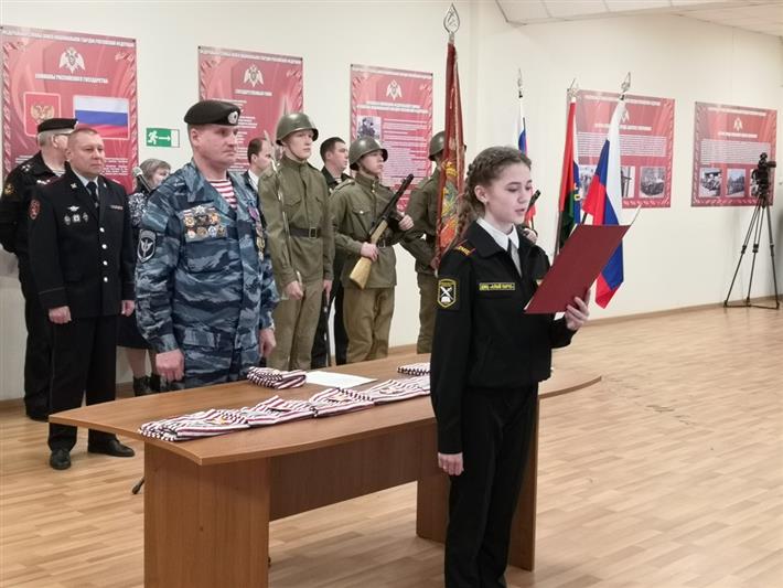 Юные тюменцы впервые приняли кадетскую клятву Росгвардии (фото, видео)