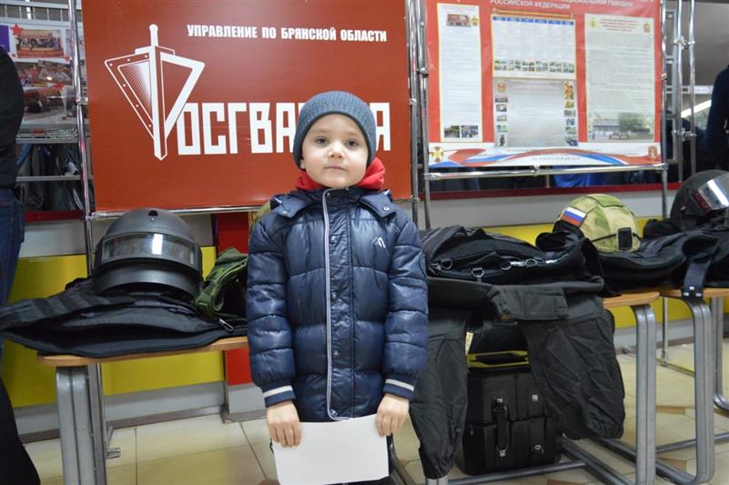 Брянские росгвардейцы приняли участие во всероссийской акции «Есть такая профессия – Родину защищать»