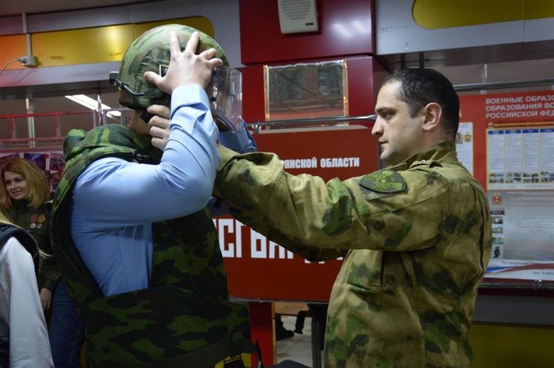 Брянские росгвардейцы приняли участие во всероссийской акции «Есть такая профессия – Родину защищать»
