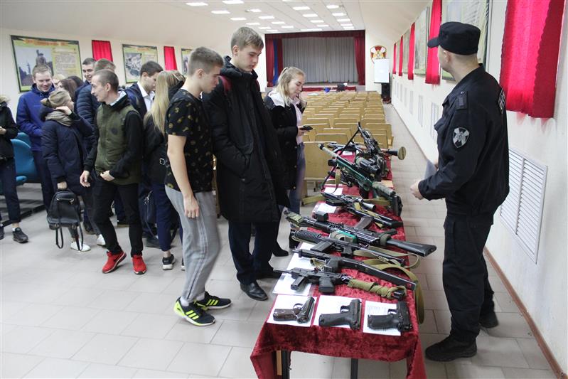 В Саратове сотрудники Росгвардии провели мероприятие, посвященное 100-летию со дня рождения М.Т. Калашникова