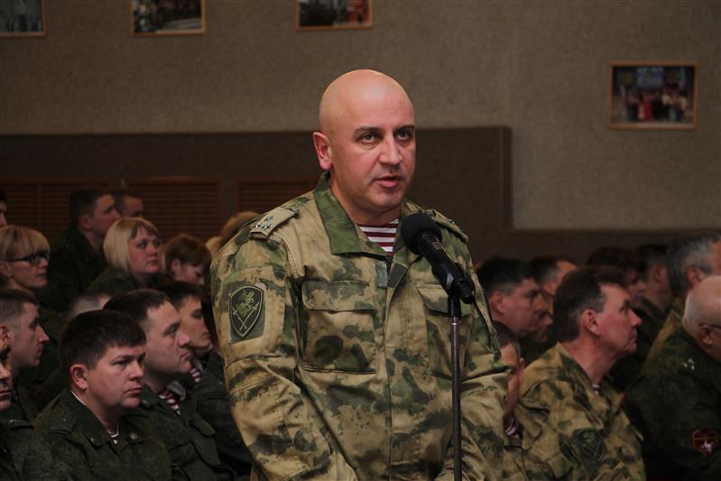 Командующий Уральским округом Росгвардии генерал-полковник Александр Попов провел вечер вопросов и ответов с военнослужащими озерского соединения