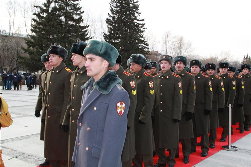 Росгвардейцы приняли участие в церемонии зажжения Вечного огня в Новосибирске