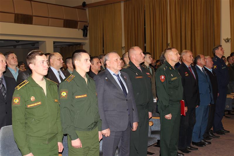 Курсанты Новосибирского военного института Росгвардии представили тематическую экспозицию в рамках концерта к 100-летию со дня рождения М.Т. Калашникова