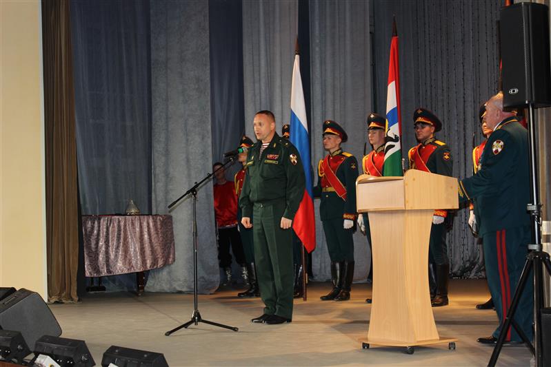 Курсанты Новосибирского военного института Росгвардии представили тематическую экспозицию в рамках концерта к 100-летию со дня рождения М.Т. Калашникова