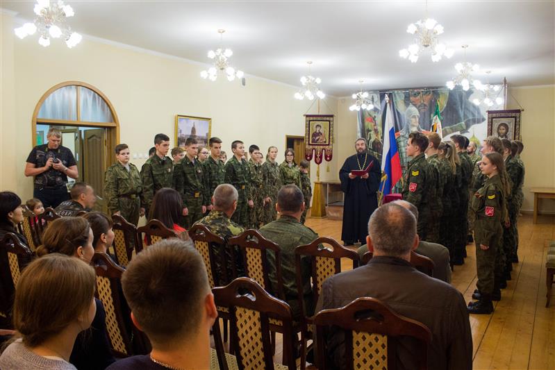 Подшефный Росгвардии новгородский военно-патриотический клуб пополнился 16-ю новыми воспитанниками