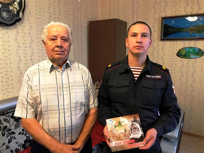 В рамках акции «Лица Победы. Летопись подвига» уральские росгвардейцы навестили ветеранов Великой Отечественной войны