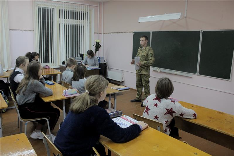 Росгвардейцы провели для новгородских школьников тематические уроки к 250-летию со дня рождения первого командующего внутренней стражей