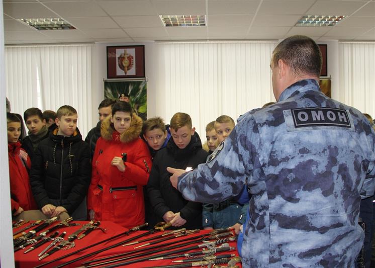Тюменские кадеты почтили память павших омоновцев
