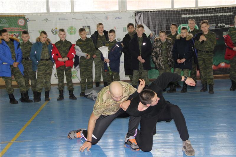 Тюменские кадеты почтили память павших омоновцев