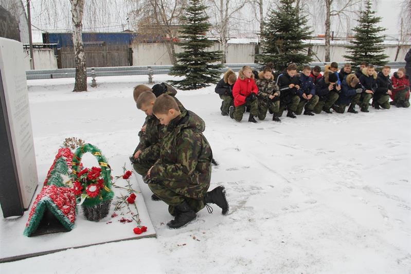 Тюменские кадеты почтили память павших омоновцев