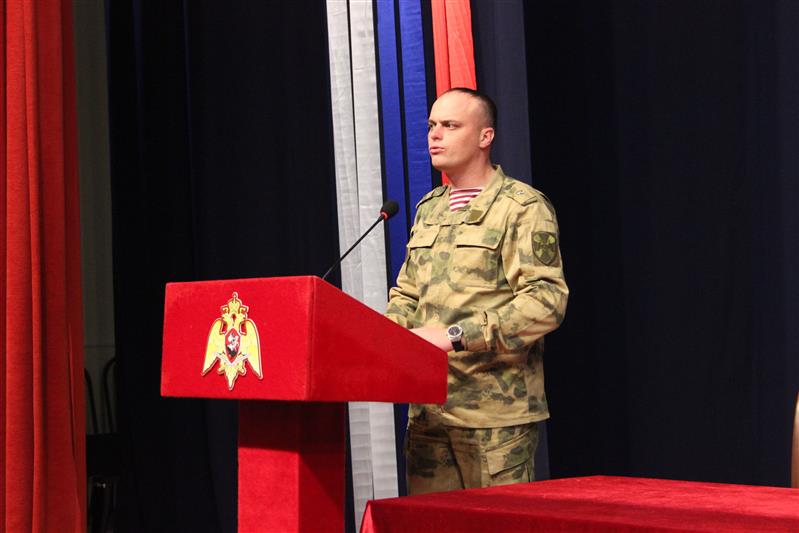 В Грозном росгвардейцы рассказали школьникам о жизни родоначальника войск правопорядка 