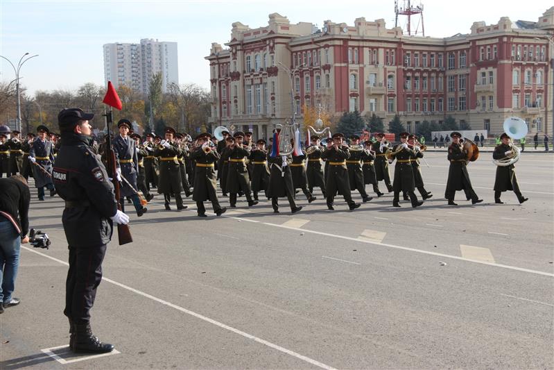 Представители Росгвардии стали участниками парада ко Дню сотрудника органов внутренних дел России в Ростове-на-Дону