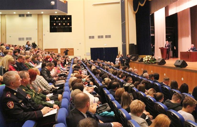 Представители Росгвардии стали участниками встречи губернатора Ростовской области с жителями донской столицы