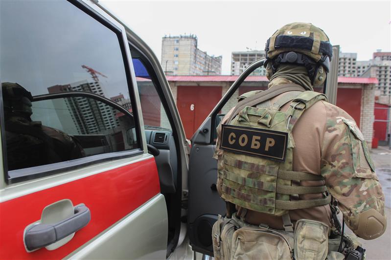 В Нововоронеже сотрудники СОБР и полиции пресекли незаконной оборот крупной партии наркотических средств 