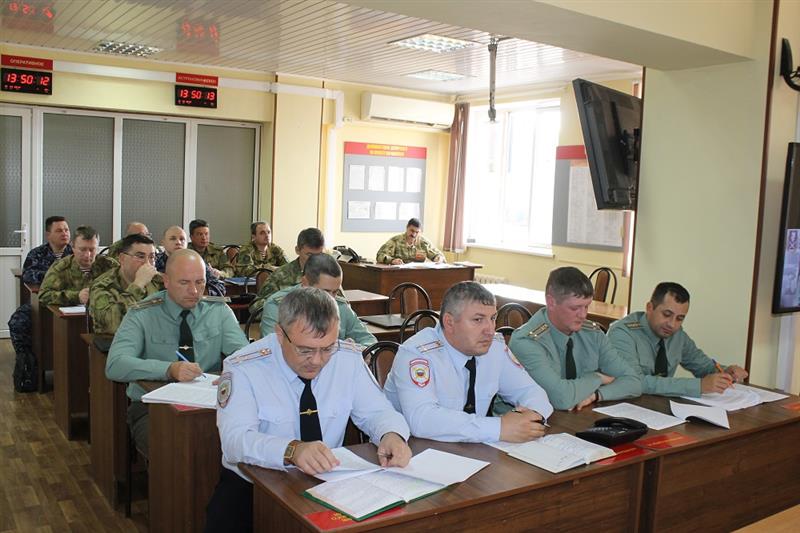 Офицеры Главного управления по работе с личным составом Росгвардии проинспектировали подразделения ведомства в Дагестане
