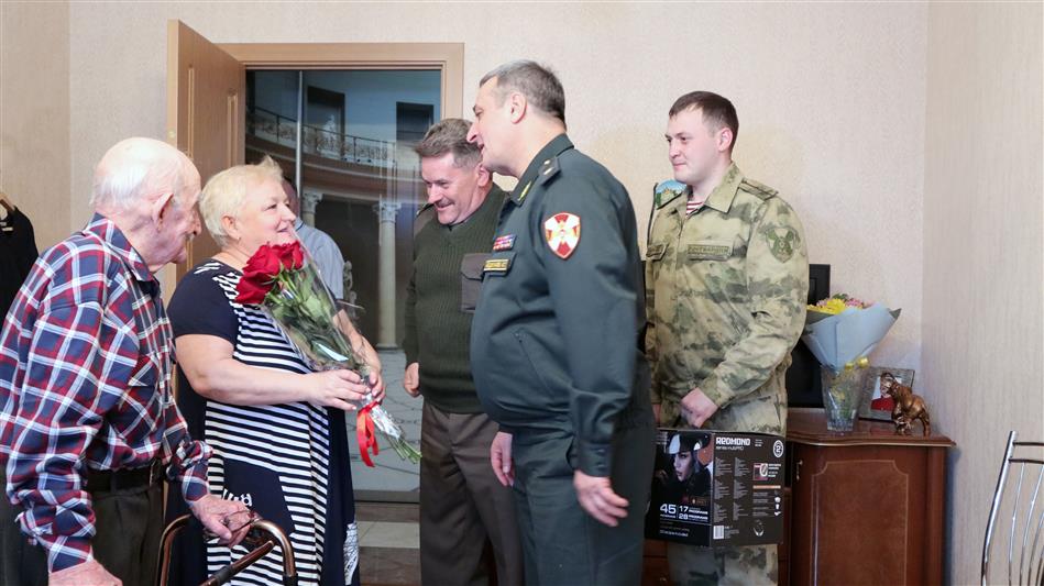 Росгвардейцы Приволжского округа поздравили ветерана Великой Отечественной войны с 95-летием (фото, видео)
