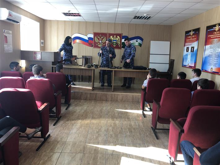 Росгвардейцы Кабардино-Балкарии знакомят юных земляков с биографией создателя самого знаменитого оружия в мире