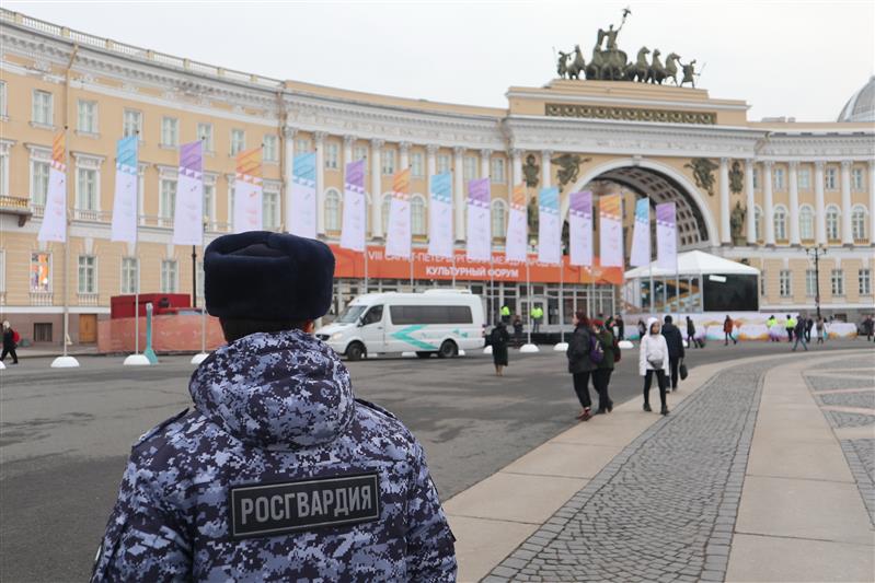 Сотрудники и военнослужащие Росгвардии приняли участие в обеспечении правопорядка во время проведения VIII Санкт-Петербургского международного культурного форума