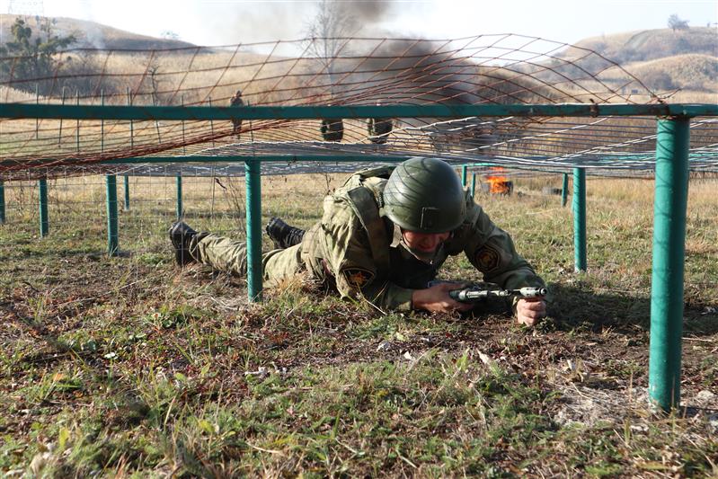 В Южном округе тридцать росгвардейцев завоевали право ношения крапового берета (видео)
