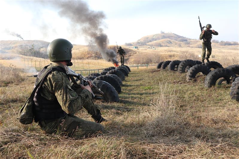 В Южном округе тридцать росгвардейцев завоевали право ношения крапового берета (видео)