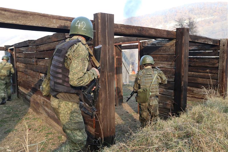 В Южном округе тридцать росгвардейцев завоевали право ношения крапового берета (видео)