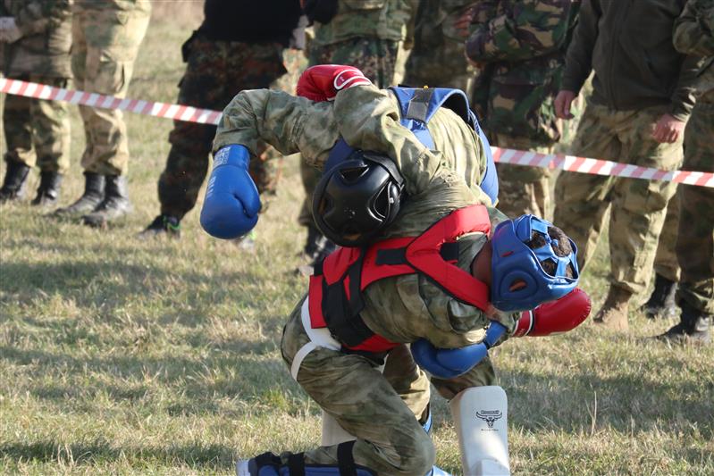 В Южном округе тридцать росгвардейцев завоевали право ношения крапового берета (видео)