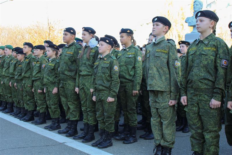 Представители ставропольского краевого управления Росгвардии поздравили юных подшефных с посвящением в кадеты (видео)