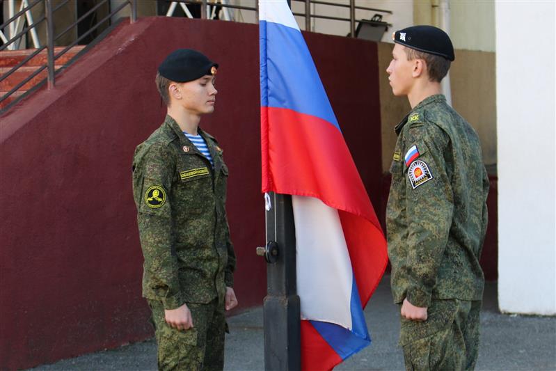 Представители ставропольского краевого управления Росгвардии поздравили юных подшефных с посвящением в кадеты (видео)