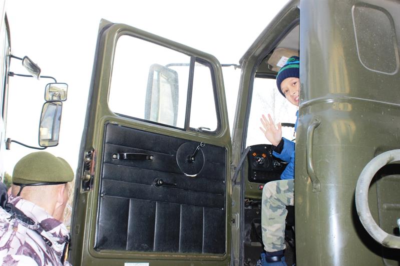 Военнослужащие Росгвардии провели военно-патриотическое мероприятие для детей-сирот из Екатеринбурга