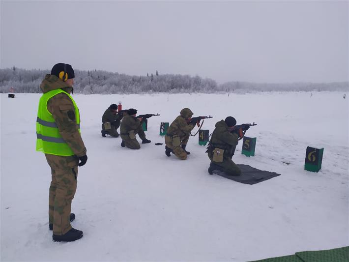 Военнослужащие морского отряда Росгвардии провели турнир по стрельбе из боевого оружия, посвященный 100-летию со дня рождения М.Т. Калашникова 