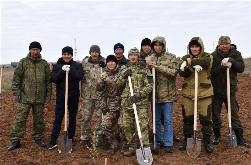 Калмыцкие росгвардейцы приняли участие во Всероссийской экологической акции «Сохраним лес»