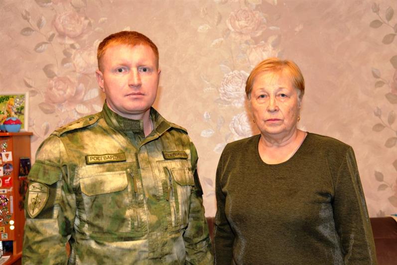 Росгвардейцы Зауралья навестили матерей погибших воинов правопорядка