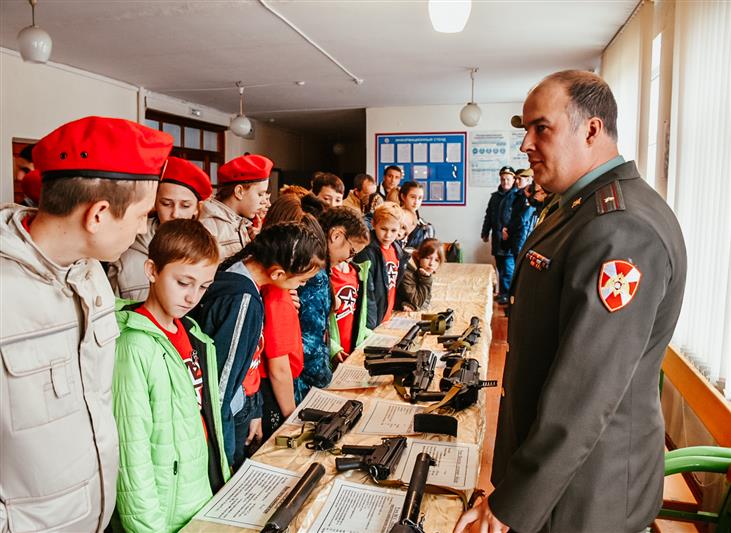 Росгвардейцы Адыгеи присоединились к патриотической акции накануне праздника 4 ноября
