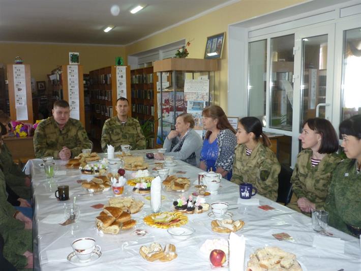 В Южном округе росгвардейцы поздравили вдов и матерей боевых товарищей с Днем матери (фото, видео) 