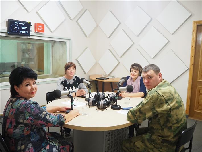В прямом эфире радио «Россия-Белгород» представитель Росгвардии рассказал о работе по сохранению памяти погибших правоохранителей