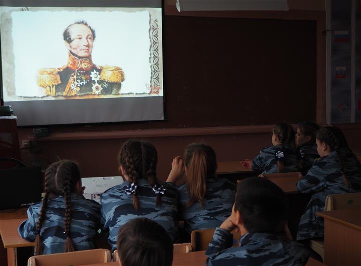 Увлекательную викторину «Записки Комаровского» провели сотрудники Росгвардии для белгородских школьников 