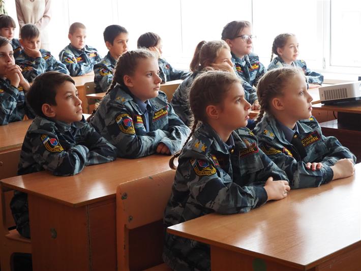 Увлекательную викторину «Записки Комаровского» провели сотрудники Росгвардии для белгородских школьников 
