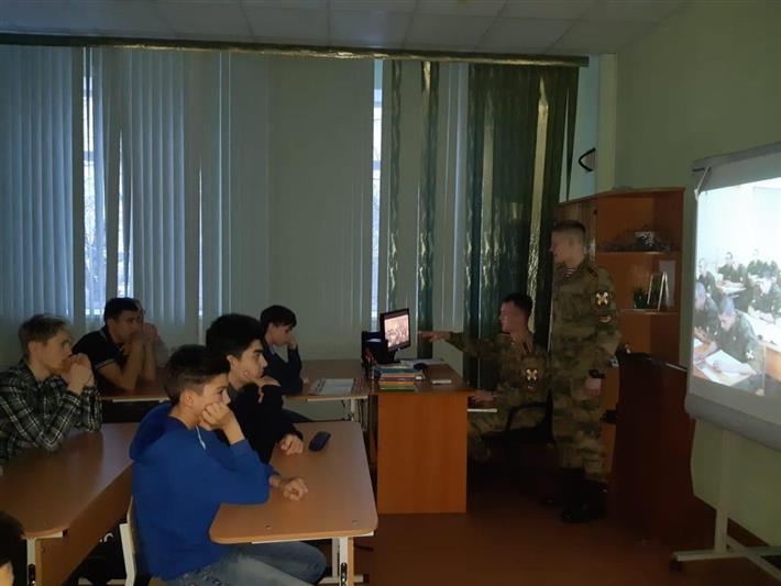 Курсанты Пермского военного института Росгвардии рассказали екатеринбургским школьникам о своей учебе