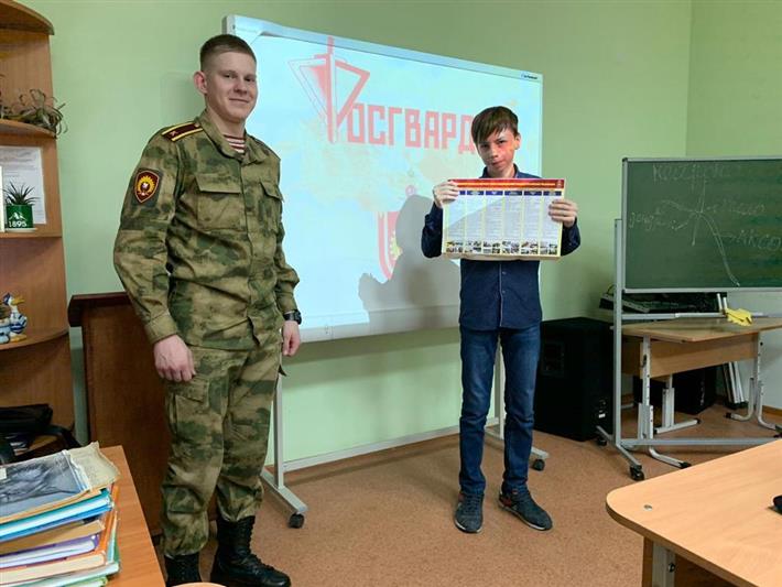 Курсанты Пермского военного института Росгвардии рассказали екатеринбургским школьникам о своей учебе