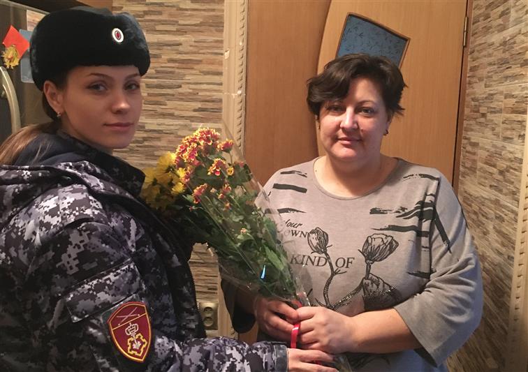 В Южном округе росгвардейцы поздравили вдов и матерей боевых товарищей с Днем матери (фото, видео) 