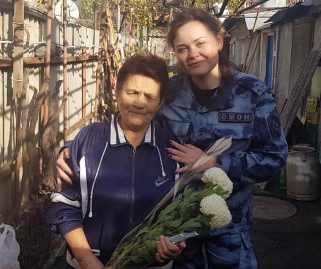 В Южном округе росгвардейцы поздравили вдов и матерей боевых товарищей с Днем матери (фото, видео)