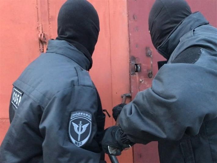 В Алтайском крае при содействии СОБР изъята партия контрафактных сигарет и алкоголя