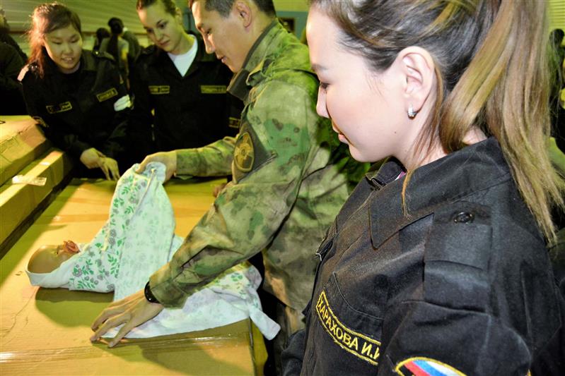 На базе якутского ОМОН состоялся военно-патриотический турнир среди девушек (фото)