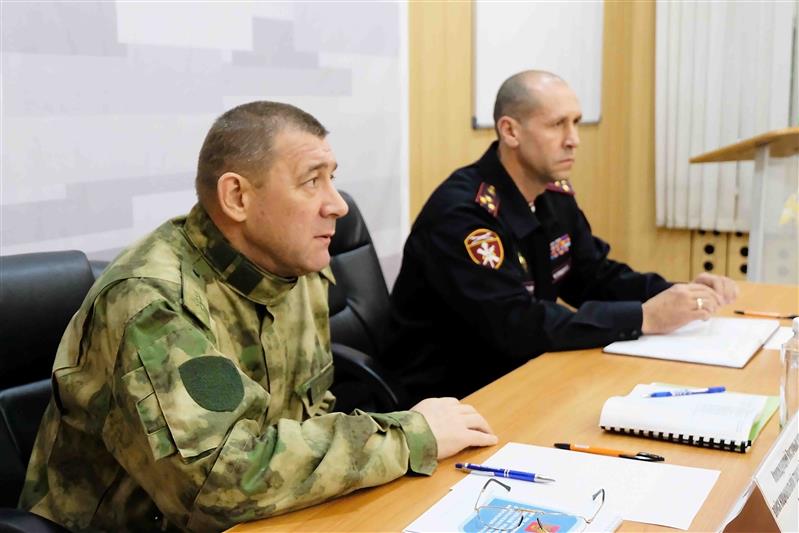 Командующий Восточным округом Росгвардии проверил организацию службы в якутском управлении ведомства
